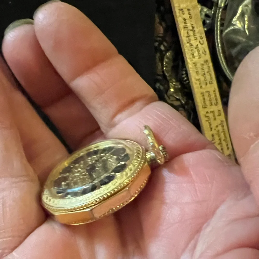 Vintage Ladies Sheffield Gold Black Swiss Made Pendant Pocket Watch Floral Case